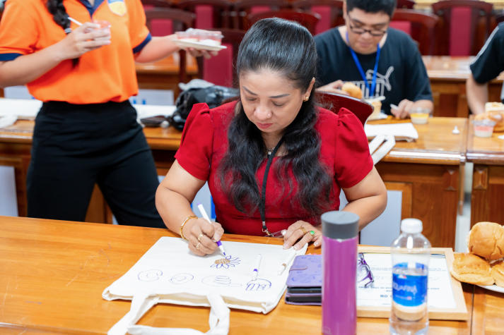 [Ảnh] Bế giảng lớp học Thủ ngữ: Khi những đôi tay biết nói kể câu chuyện của sự thấu hiểu 54
