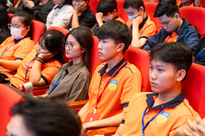 [Video] Khơi nguồn cảm hứng từ công nghệ, tân binh IT-ers HUTECH tự tin bắt đầu hành trình mới 60