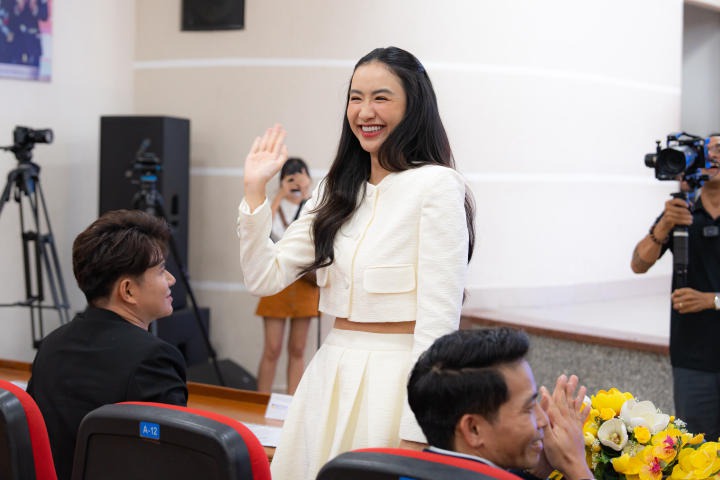 [Video] MC Vũ Mạnh Cường và Á hậu Hà Thu “bật mí” bí quyết gia tăng sức hút khi giao tiếp cho sinh viên HUTECH 63
