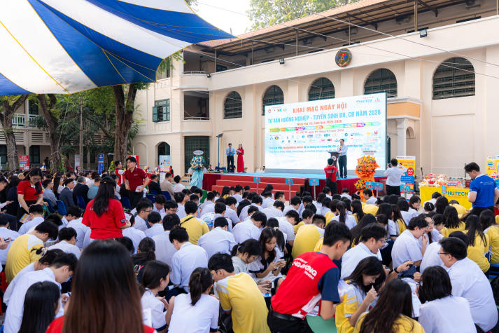 [Video] HUTECH đồng hành cùng Lễ Khai mạc Tư vấn tuyển sinh “Đúng ngành nghề - Sáng tương lai” 65