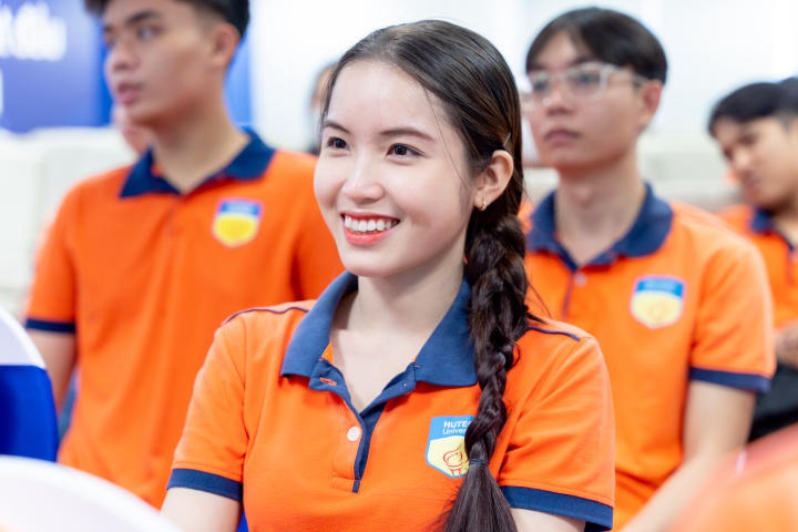 [Video] Sinh viên Khoa Luật HUTECH gặp gỡ chuyên gia, tìm hiểu cơ hội nghề nghiệp tại Ngân hàng Bản Việt 54