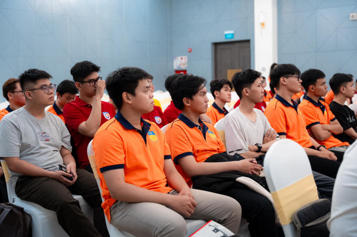 Sinh viên Viện Kỹ thuật HUTECH học nghề từ hạ tầng công nghệ thực tế tại Viettel TP.HCM 16