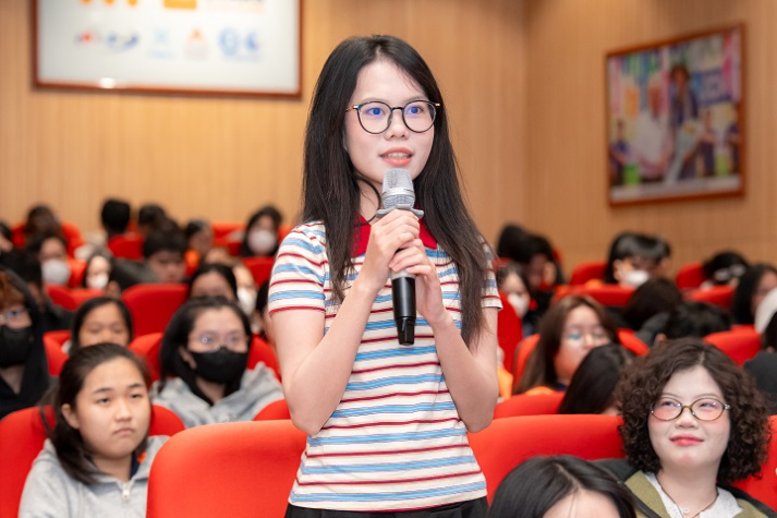 Chuyên gia Vietcombank “bật mí” cách ghi điểm với nhà tuyển dụng đến sinh viên Khoa Tài chính - Thương mại 45