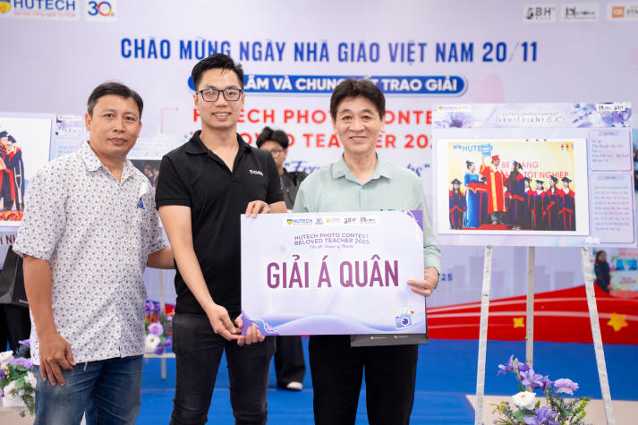 Sinh viên Khoa Quản trị kinh doanh giành giải Quán quân HUTECH Photo Contest “Beloved Teacher 2025” 129