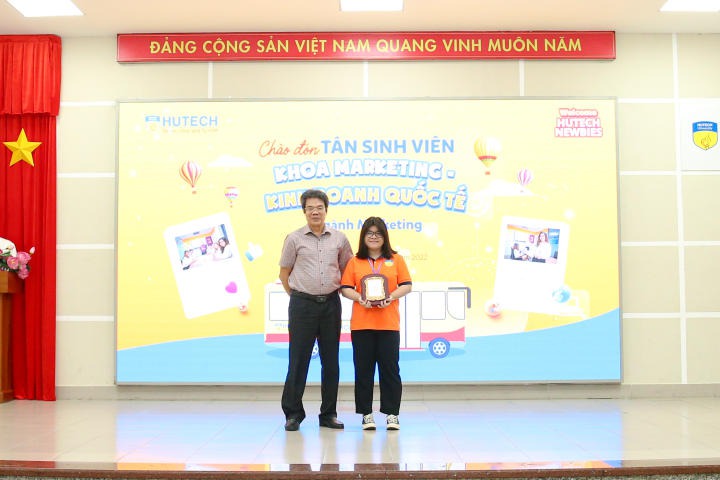 Sinh viên Nguyễn Thị Thu - Thủ khoa đầu vào kỳ tuyển sinh đại học khóa 2022