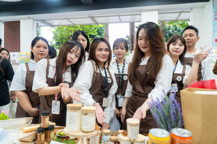 [Video] Khi sinh viên Khoa Quản trị Kinh doanh trở thành “nhà sáng tạo xanh” 163