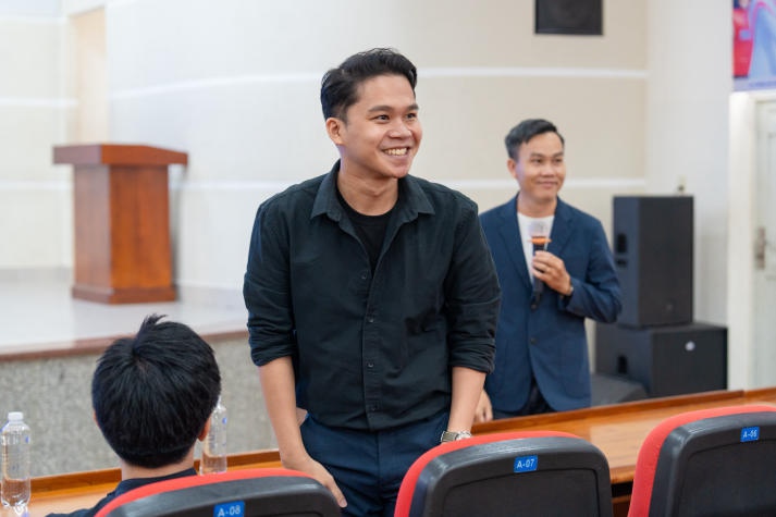 Sinh viên Khoa Khoa học Xã hội và Quan hệ Công chúng lần giở “bí mật” tạo nên TVC bạc tỷ 31