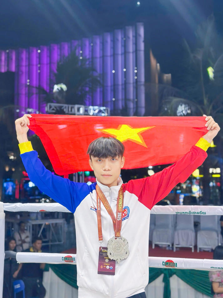 Sinh viên Phạm Lê Gia Huy của HUTECH giành Huy chương Bạc giải Vô địch Kun Khmer Thế giới lần thứ 6 28