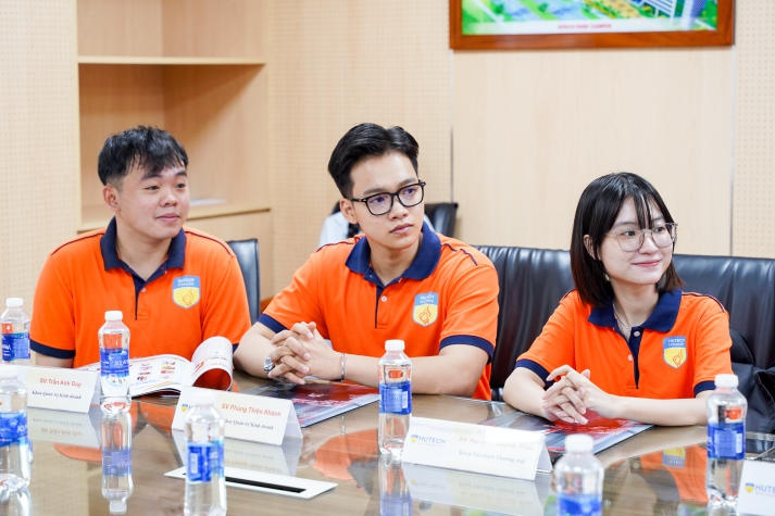 HUTECH đón tiếp và làm việc cùng lãnh đạo Tạp chí Doanh nhân Sài Gòn 45