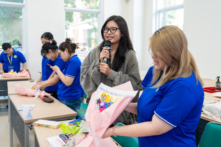 Biến đất sét thành đóa hoa biết nói, sinh viên Khoa Thú y - Chăn nuôi trao yêu thương đến phái nữ 60