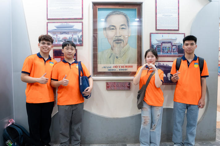 Tân sinh viên VKIT ngược dòng lịch sử, khám phá di sản tại Bến Nhà Rồng 39