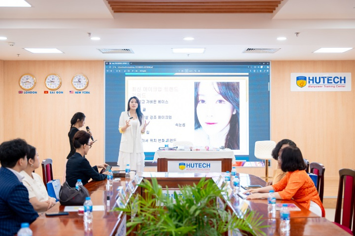 [Video] Giao lưu cùng chuyên gia Hàn Quốc, sinh viên Viện Khoa học Ứng dụng cùng học, cùng đẹp theo chuẩn K-Beauty 62