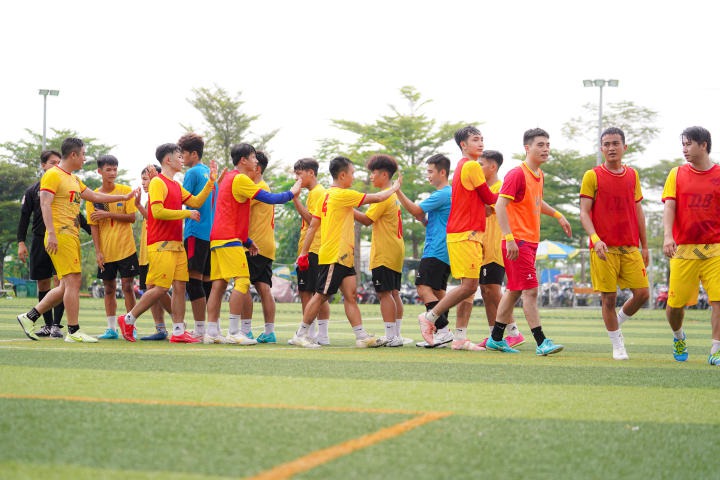 [Video] Sinh viên Việt Nam - Lào - Campuchia sôi nổi giao hữu bóng đá tại Hitech Park Campus của HUTECH 128