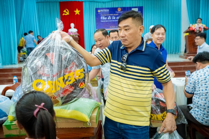 HUTECH viết tiếp hành trình thiện nguyện “Cho đi là còn mãi” tại tỉnh Tiền Giang 143