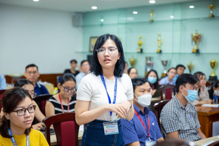 胡志明市科技大學 (HUTECH) 教職員工參加行政文件技能培訓 45