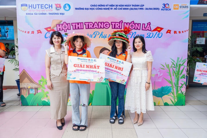 Tôn vinh vẻ đẹp truyền thống và tinh thần phụ nữ Việt qua Hội thi trang trí nón lá Khoa Tài chính - Thương mại 89