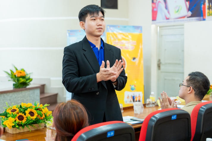 Trần Mỹ Uy - sinh viên Khoa Marketing - Kinh doanh quốc tế giành Quán quân cuộc thi HUTECH Young Leaders 2024 69