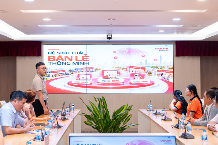 Viettel Telecom mở góc nhìn thực tế về công nghệ kinh doanh số cho sinh viên Thương mại điện tử 23