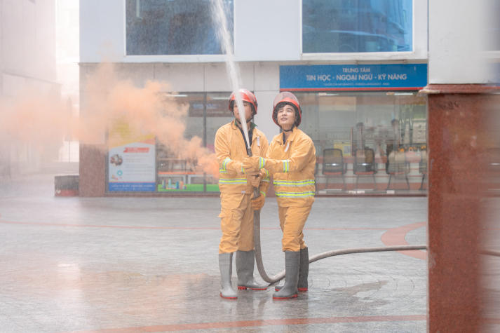 Diễn tập PCCC & CNCH, HUTECH chủ động bảo đảm an toàn học đường 89