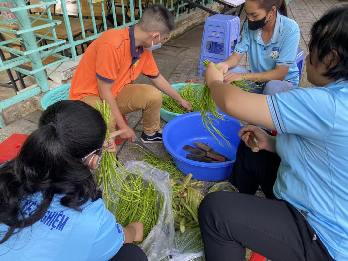 Sinh viên Khoa Điều dưỡng và Xét nghiệm lan tỏa yêu thương qua loạt hoạt động thiện nguyện 59