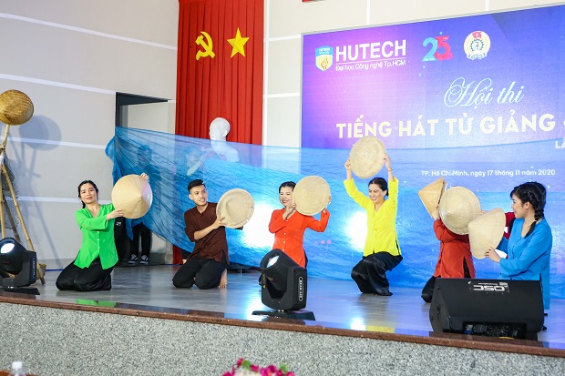 Việt Nam hữu tình được tái hiện tại Vòng sơ khảo Hội thi “Tiếng hát từ giảng đường” lần 14 năm 2020 326