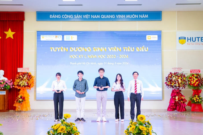 Khoa Luật HUTECH rộn ràng chào đón mốc son 10 năm thành lập 128