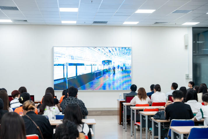 [Video] Khi sinh viên PR HUTECH kể chuyện “đời” bằng lăng kính phim phóng sự 61