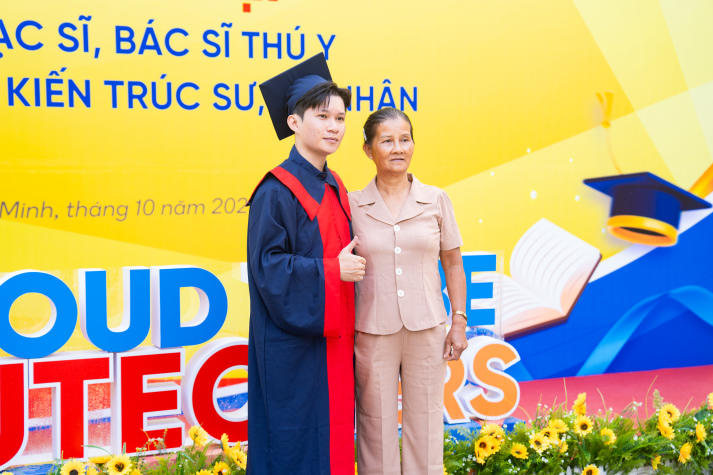 [Video] Từ sàn đấu đến lễ vinh danh: Câu chuyện bản lĩnh của tân khoa HUTECH Nguyễn Phạm Vĩnh Khang 130