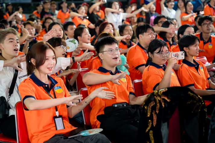 Đêm giao lưu văn nghệ HUTECH: Rực rỡ sắc màu truyền thống, thăng hoa giai điệu tuổi trẻ 84