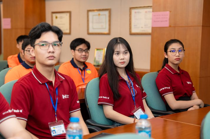 [Video] Trải nghiệm thực tế: Sinh viên Viện Đào tạo quốc tế học Logistics tại Kho Ngoại quan Tân Thuận 24