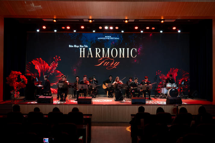 [Video] PR-er HUTECH biến hóa sắc màu hòa tấu trong HARMONIC FURY 36