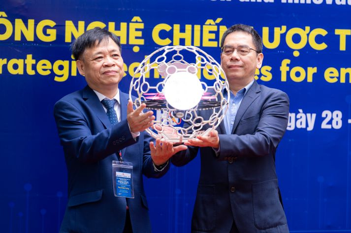 HUTECH cùng SHTP kiến tạo hệ sinh thái công nghệ chiến lược thúc đẩy chuyển đổi kép số - xanh 10