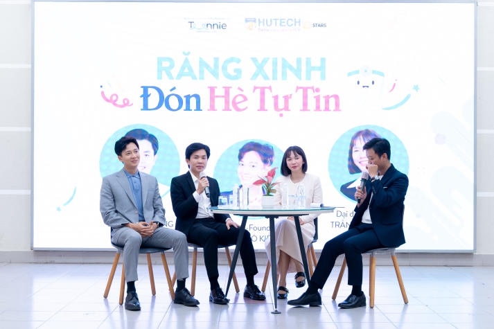 [Video] Sôi nổi buổi giao lưu cùng ca sĩ Ngô Kiến Huy và thăm khám sức khỏe răng miệng của sinh viên HUTECH 99