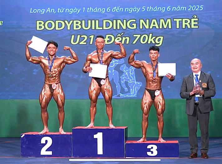 Hai sinh viên HUTECH “rinh” Huy chương Bạc tại Giải Vô địch Thể hình Trẻ Quốc gia năm 2025 19