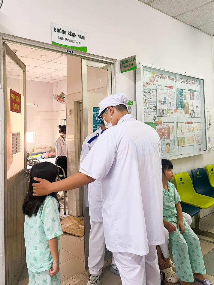 Sinh viên ngành Điều dưỡng HUTECH hoàn thành thực tập tại Bệnh viện Lê Văn Thịnh 15