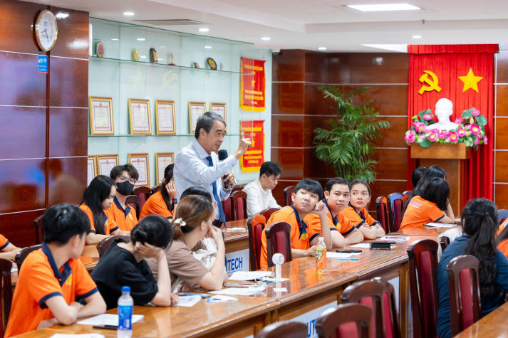 Sinh viên Khoa Dược trang bị kiến thức nhận diện, phòng chống ma túy cùng chuyên gia 69