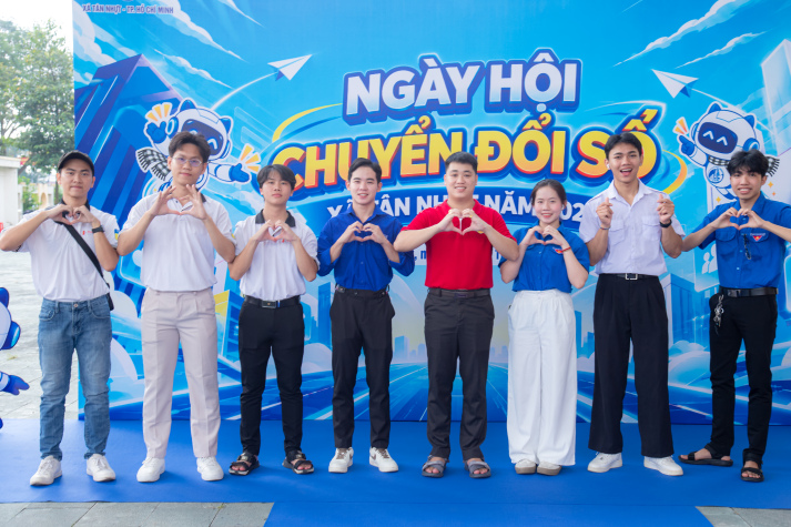 HUTECH mang trải nghiệm STEM đến Ngày hội Chuyển đổi số xã Tân Nhựt (TP.HCM) 8