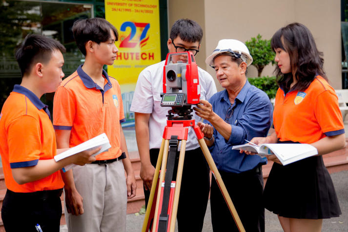 Khối ngành Kỹ thuật - Công nghệ HUTECH xét học bạ từ 18 điểm, học phí khoảng 10 triệu/học kỳ 85