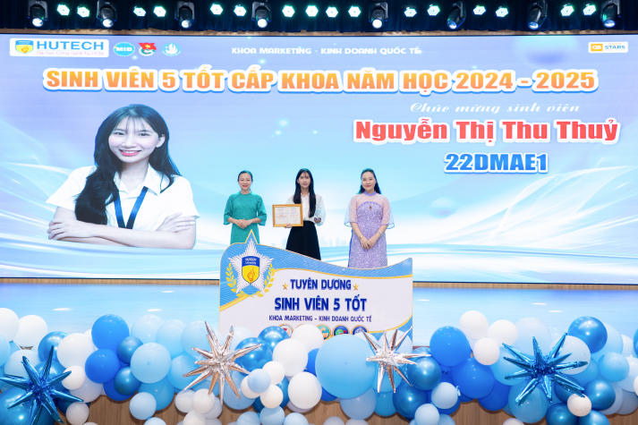 Nhiều kỳ vọng từ Hội nghị tổng kết và phát động phong trào sinh viên năm học 2025-2026 của Khoa Marketing - Kinh doanh quốc tế 63