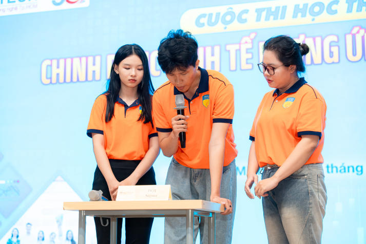 [Video] Sinh viên Khoa Quản trị kinh doanh làm chủ mô hình kinh tế lượng - Bứt phá tư duy, chinh phục tri thức 84