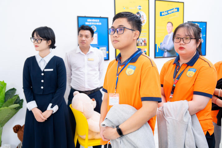 Sinh viên Khoa Tiếng Anh tiếp cận mô hình đào tạo chuẩn quốc tế tại IELTS Mentor 25