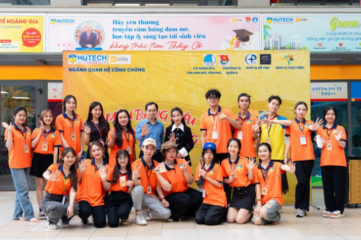 Sinh viên HUTECH tự tay thực hiện Dự án cộng đồng ý nghĩa “Tô màu bảng hiệu, kết nối yêu thương” 86