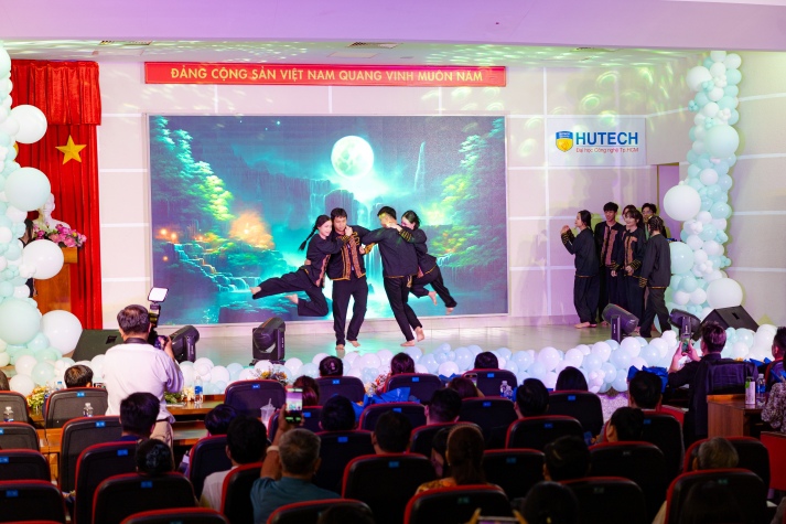 Đốn tim khán giả với giọng hát đầy nội lực, thí sinh Nguyễn Thành Trung trở thành tân Quán quân DSHi's Got Talent 65