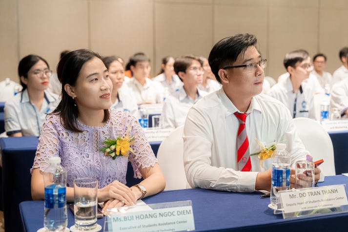 Three HUTECH students awarded the 400 USD scholarships for each by LOTTE Group 29