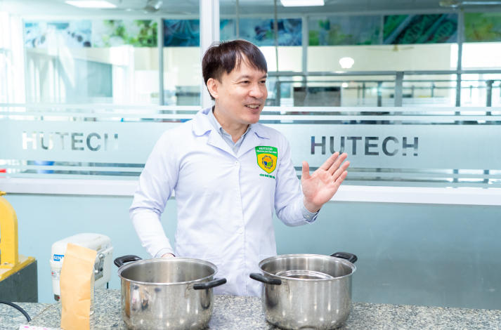 [Ảnh] Vị ngọt đoàn viên: Trải nghiệm nghề và giá trị Tết của sinh viên Công nghệ thực phẩm 18