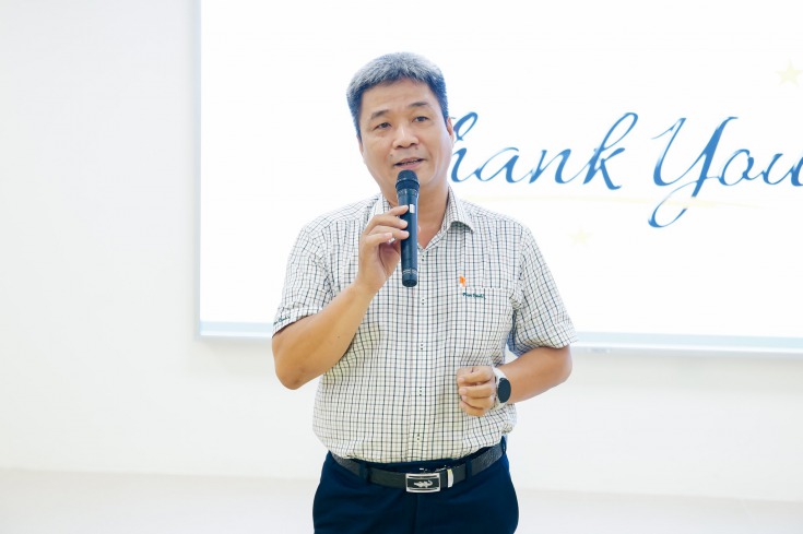  Anh Trần Văn Giang và anh Nguyễn Thành Đông đã chia sẻ những kinh nghiệm đến với các bạn sinh viên HUTECH 1