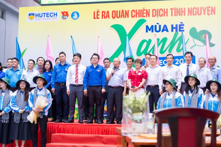 Lễ ra quân Mùa hè xanh HUTECH 2025: Sắc áo xanh tình nguyện vì cộng đồng 182