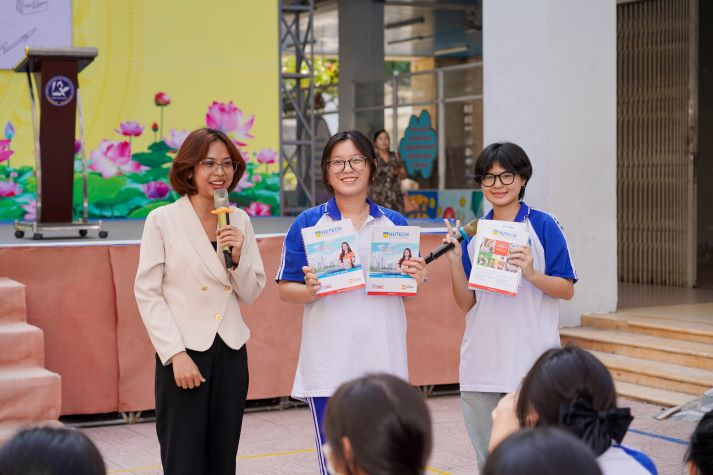 Sinh viên ngành Tâm lý học kết nối hơn 2.000 học sinh An Giang qua hành trình “Hiểu tâm lý - Vững tương lai” 64