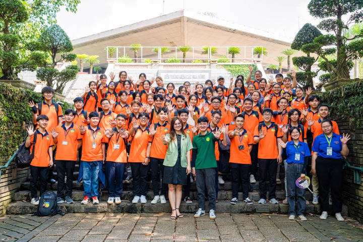 Sinh viên Viện Khoa học Ứng dụng HUTECH “bung xoã” sức trẻ qua hội trại “Sức trẻ Khoa học Ứng dụng” 8