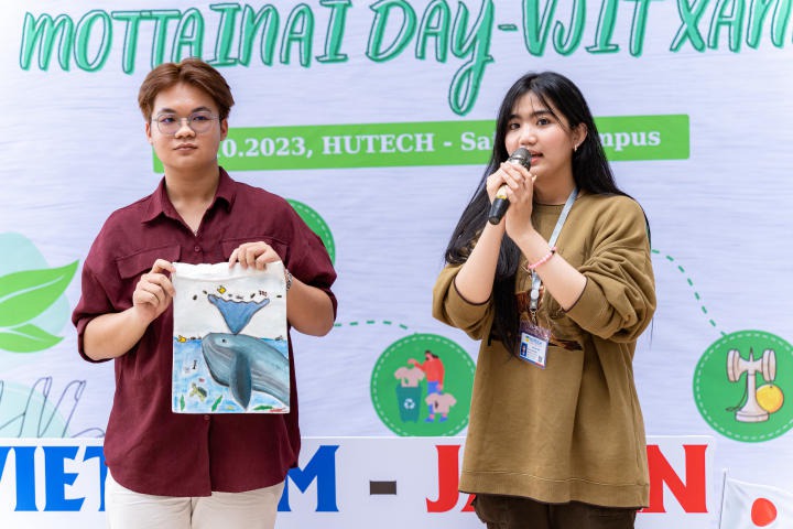 [Video] Sinh viên VJIT thi tài vẽ tranh trên túi tote với thông điệp bảo vệ môi trường 88